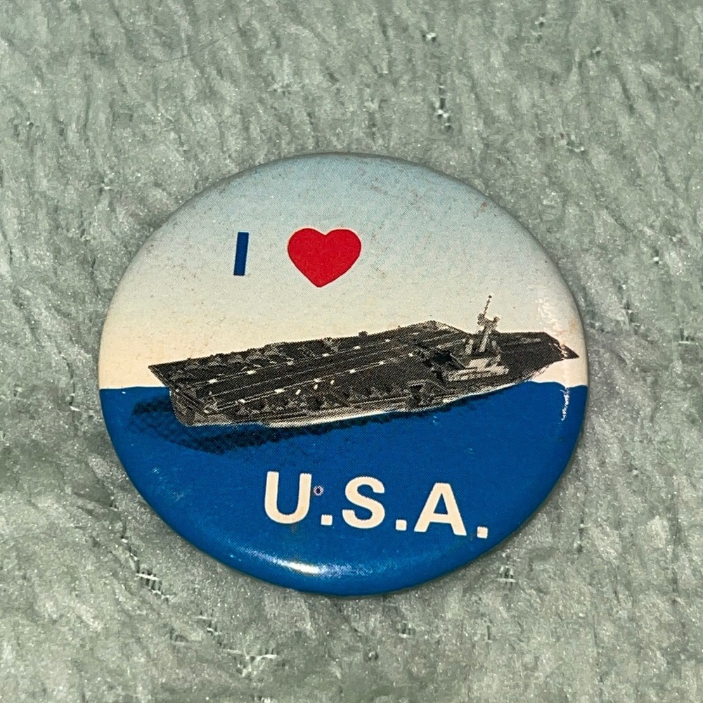I ❤️ USA aircraft carrier button pin brooch